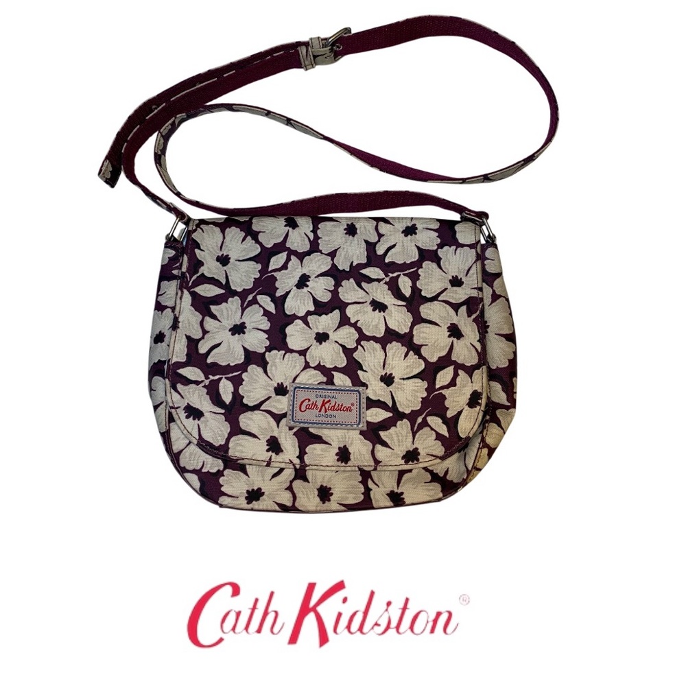 Charming Cath Kidston London Shoulder Bag in a Gorgeous Floral Design